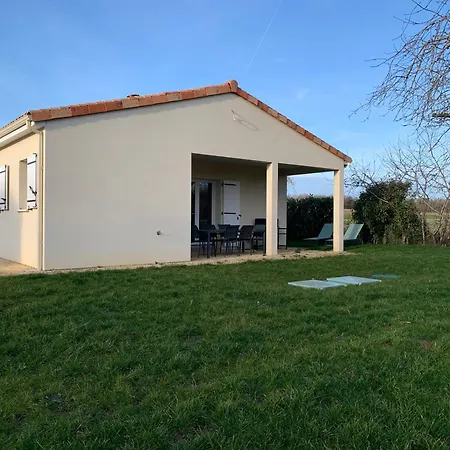 Neuf, à 12mn Du Futuroscope, à La Campagne -le Trèfle Hébergement de vacances Saint-Martin-la-Pallu