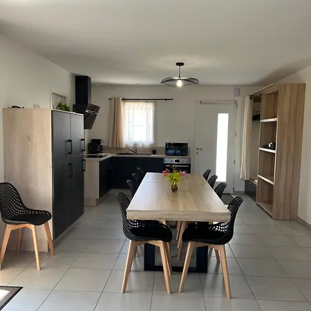 Neuf, à 12mn Du Futuroscope, à La Campagne -le Trèfle Hébergement de vacances Saint-Martin-la-Pallu