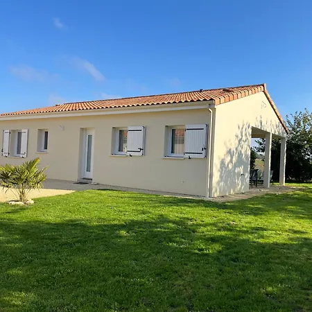 Neuf, à 12mn Du Futuroscope, à La Campagne -le Trèfle Hébergement de vacances *