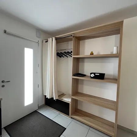 Nyaraló Neuf,12mn Du Futuroscope, 9 Personnes -le Tournesol *