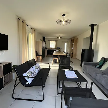 Hébergement de vacances Neuf, à 12mn Du Futuroscope, à La Campagne -le Trèfle Saint-Martin-la-Pallu